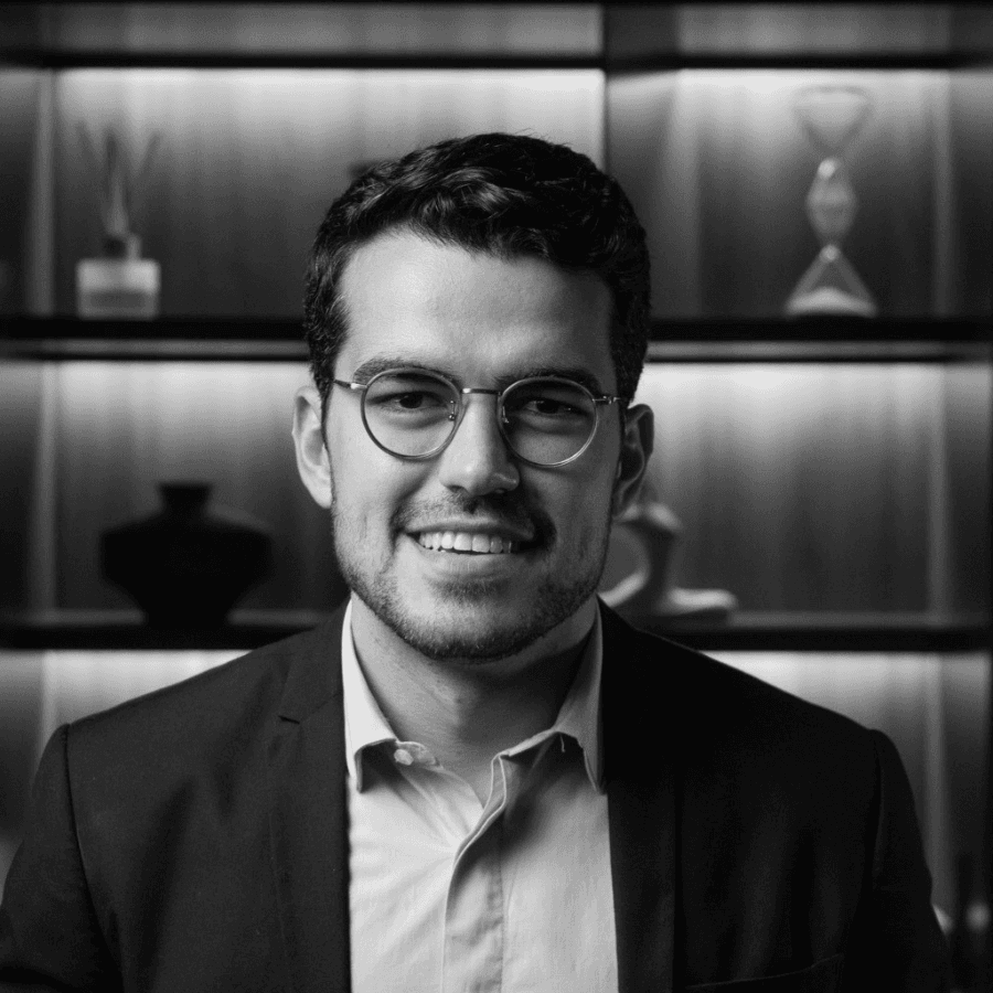 Dr. Brunno Bernardo — cirurgião plástico